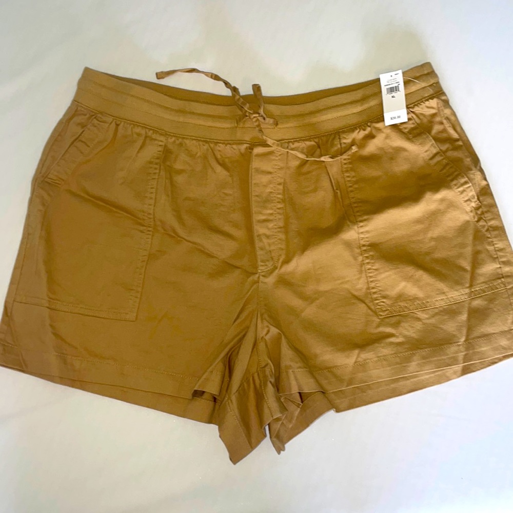 NWT Gap 3.5” high waisted pull on utility shorts-khaki